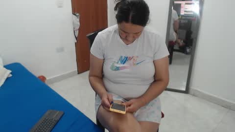 laura_foxx2379 online show from 12/18/25, 12:17