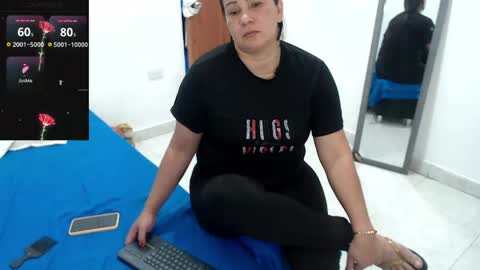 laura_foxx2379 online show from 06/20/26, 07:05