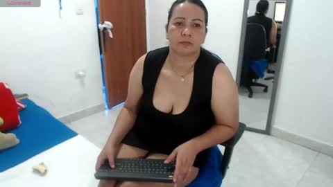 laura_foxx2379 online show from 07/27/26, 06:48