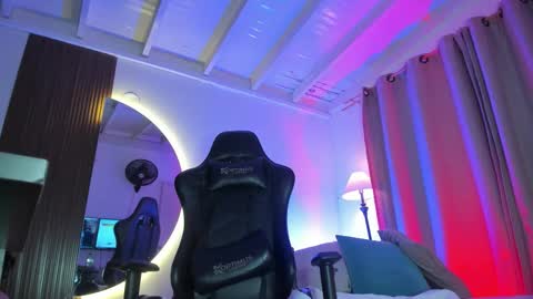 Snapshot of laura_hills18 chatting on 09/12/25, 11:32 Lura online show from 09/12/25, 11:32