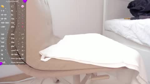 Snapshot of laura_hills18 chatting on 10/01/25, 12:22 Lura online show from 10/01/25, 12:22