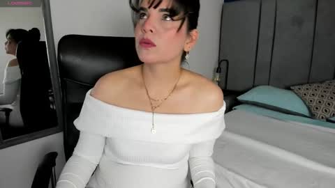 laura hotties online show from 01/11/26, 02:00
