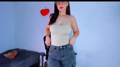 LauraIvy online show from 06/19/26, 01:15