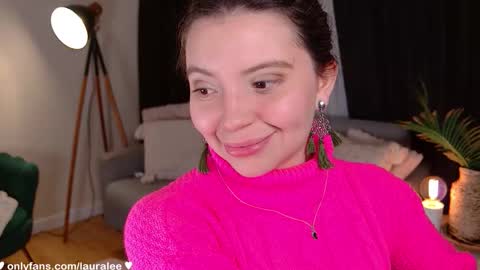 Snapshot of laura_lee chatting on 09/18/25, 02:57 Laura Lee. online show from 09/18/25, 02:57