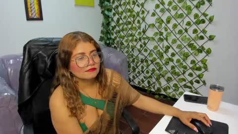 laura_marttin online show from 07/12/26, 02:46