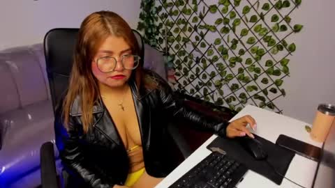 laura_marttin online show from 07/15/26, 02:39