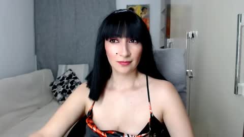 Laura online show from 09/21/25, 12:34
