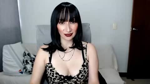 Laura online show from 07/23/26, 10:29