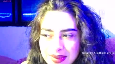 laura_pink01 online show from 12/17/25, 06:41