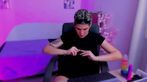 Laura Rose online show from 11/28/25, 05:15