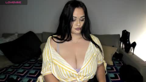 Laura online show from 09/17/25, 04:19