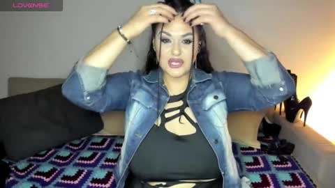 Laura online show from 09/19/25, 04:29