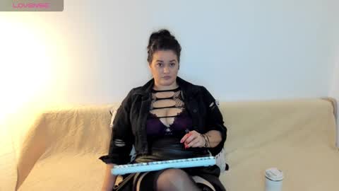 Snapshot of laura_sinner chatting on 01/15/26, 08:56 Laura online show from 01/15/26, 08:56