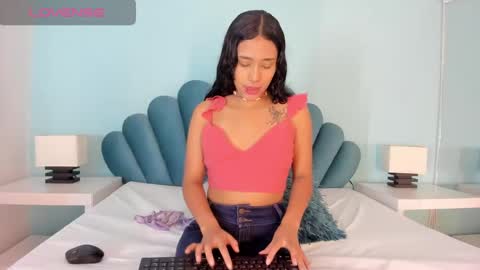 laura online show from 12/12/24, 02:33