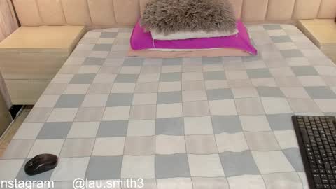 Snapshot of laura_smith33 chatting on 12/15/25, 12:53 laura online show from 12/15/25, 12:53