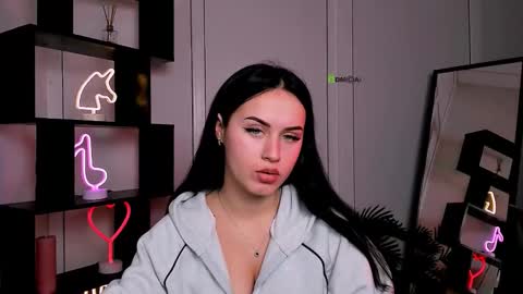 laura_sween online show from 10/24/25, 07:43