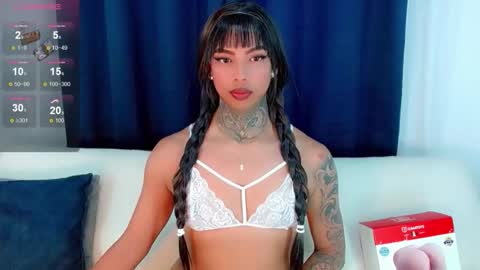 Laura online show from 10/25/25, 03:36