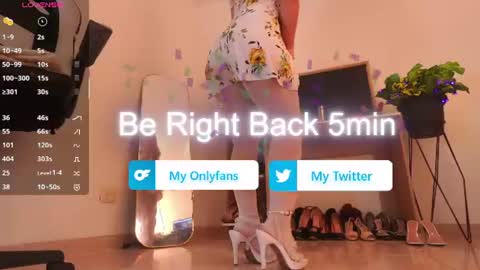 Snapshot of laura_zans_ chatting on 07/11/26, 09:49 Laura Zans I am sensual goddes and i was born for loveworshipping and enjoyment. online show from 07/11/26, 09:49