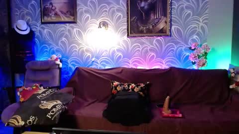 Laura online show from 12/12/24, 03:59