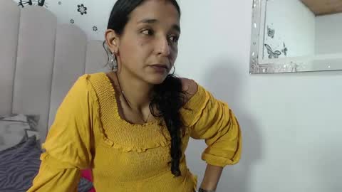 Snapshot of laurablows chatting on 05/11/26, 01:28 Laura online show from 05/11/26, 01:28