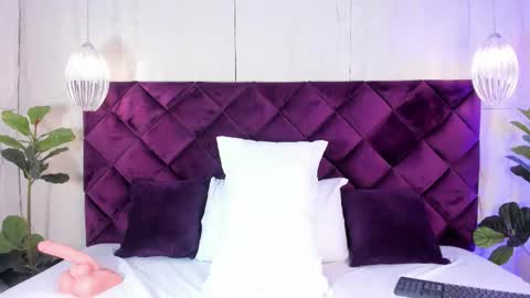 LauraCarther  online show from 12/17/25, 05:19