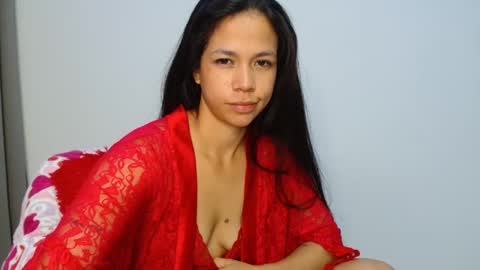 Snapshot of lauracb_ chatting on 10/12/25, 08:46 lauracb          online show from 10/12/25, 08:46