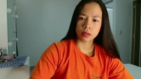Snapshot of lauracb_ chatting on 03/26/26, 03:17 lauracb online show from 03/26/26, 03:17