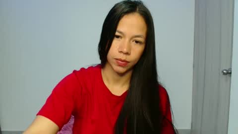 Snapshot of lauracb_ chatting on 04/28/26, 02:33 lauracb online show from 04/28/26, 02:33