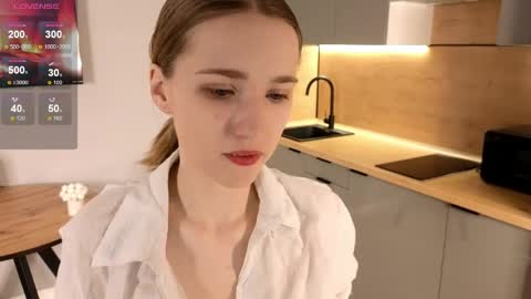 Snapshot of lauracollins__ chatting on 04/30/26, 02:12 May online show from 04/30/26, 02:12
