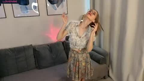 Snapshot of lauracollins__ chatting on 05/11/26, 02:23 May online show from 05/11/26, 02:23