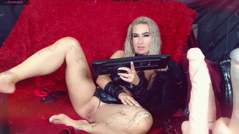 Snapshot of lauracrystall chatting on 10/08/25, 05:10 LauraCrystall online show from 10/08/25, 05:10