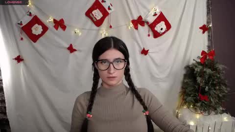 Laura online show from 12/12/24, 12:01