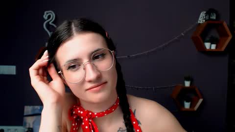Laura online show from 03/11/25, 03:23