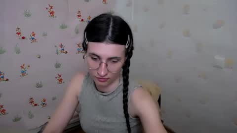 Snapshot of lauradre_ chatting on 03/12/26, 08:42 Laura online show from 03/12/26, 08:42