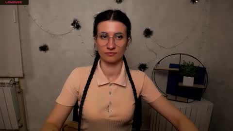 Snapshot of lauradre_ chatting on 03/22/26, 11:57 Laura online show from 03/22/26, 11:57