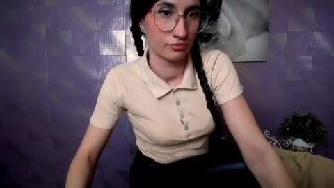 Snapshot of lauradre_ chatting on 03/31/26, 07:53 Laura online show from 03/31/26, 07:53
