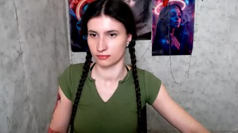 Snapshot of lauradre_ chatting on 04/19/26, 06:56 Laura online show from 04/19/26, 06:56