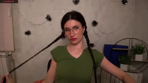 Snapshot of lauradre_ chatting on 04/23/26, 08:02 Laura online show from 04/23/26, 08:02