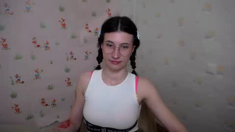 Snapshot of lauradre_ chatting on 04/28/26, 05:45 Laura online show from 04/28/26, 05:45