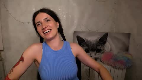 Snapshot of lauradre_ chatting on 05/15/26, 08:43 Laura online show from 05/15/26, 08:43