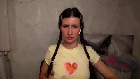 Snapshot of lauradre_ chatting on 05/23/26, 08:51 Laura online show from 05/23/26, 08:51
