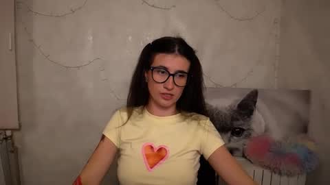 Snapshot of lauradre_ chatting on 05/29/26, 08:12 Laura online show from 05/29/26, 08:12