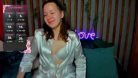 Laura online show from 09/27/25, 01:10