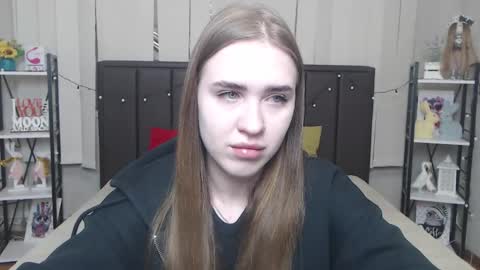 LauraHlot online show from 10/18/25, 05:54