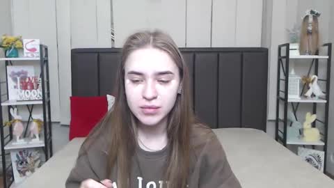 LauraHlot online show from 11/25/25, 06:30