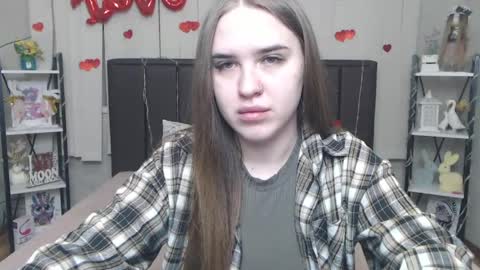 LauraHlot online show from 04/12/26, 05:40
