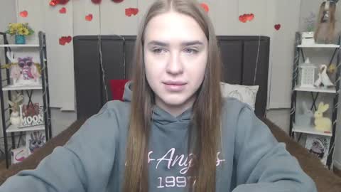 LauraHlot online show from 05/03/26, 05:52