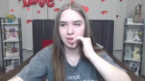 LauraHlot online show from 05/12/26, 06:10