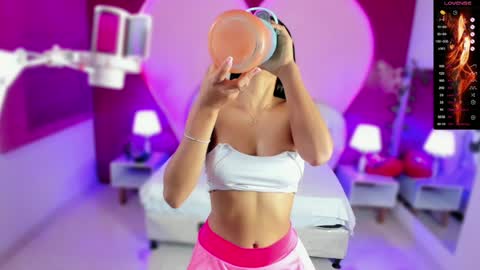 Laura MartinGMT-5 2200-0600 online show from 01/08/25, 12:28