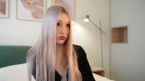 Snapshot of lauramusk chatting on 09/22/25, 08:05 Laura online show from 09/22/25, 08:05